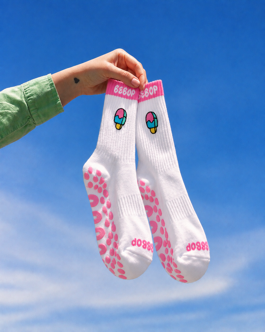 WHITE + PINK GRIPPY SOCKS BASICS
